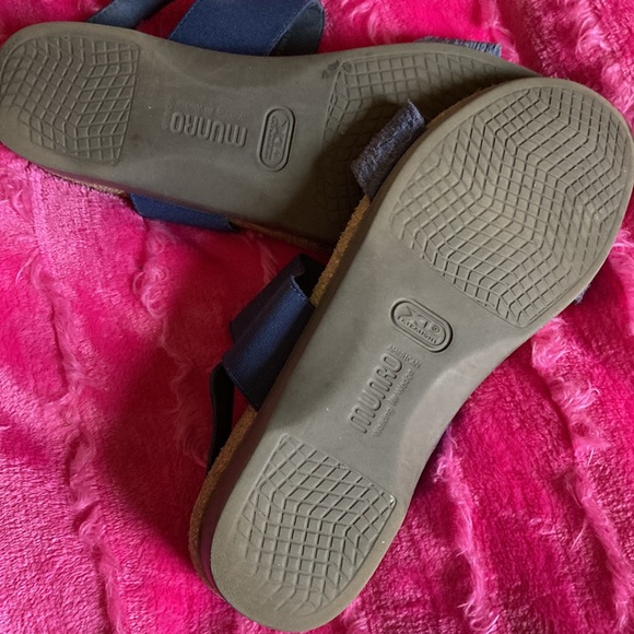 Munro sandals - Picture 5 of 6